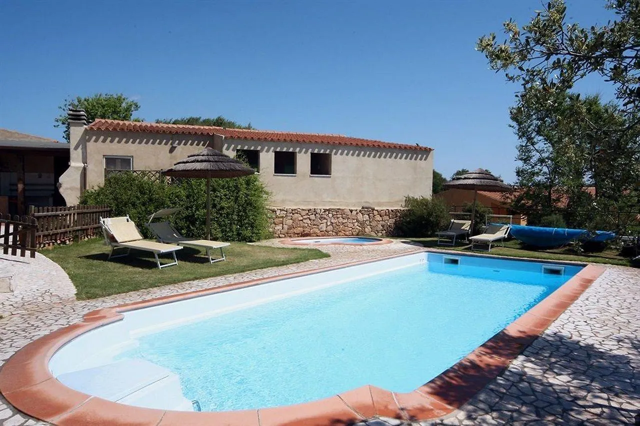 Residence Baia Salinedda Capo Coda Cavallo 3*,  Italia